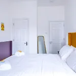 Modern Silverstone With Free Parking By Prescott Apartment *