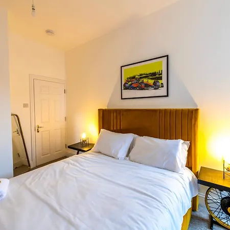 Centralised Silverstone With Free Parking By Prescott Apartments