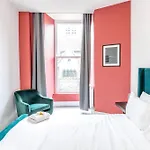 Modern Silverstone With Free Parking By Prescott Bristol