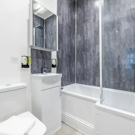 Apartman Centralised Silverstone With Free Parking By Prescott Apartments Bristol